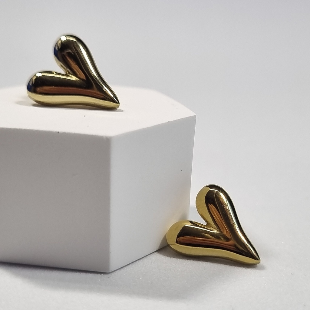 Pendientes corazón dorado